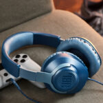 JBL_Quantum_100_Blue_Lifestyle