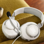JBL_Quantum_100_White_Lifestyle
